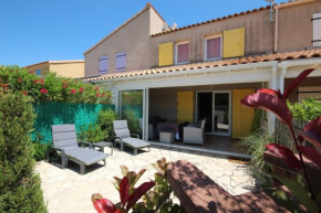 Belle villa 2 chambres terrasse vue réserve naturelle dans résidence sécurisée avec piscine commune 800m de la mer LRCS50